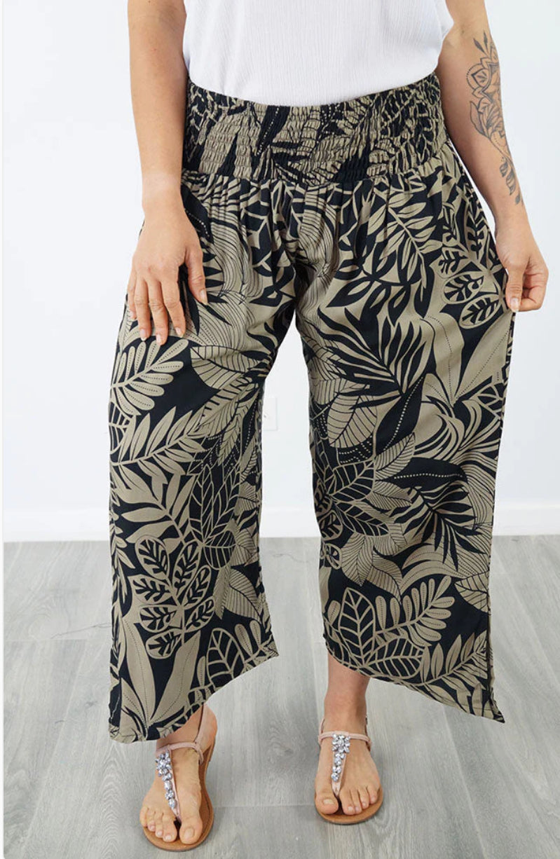 3/4 Bazaar Pants Free Size