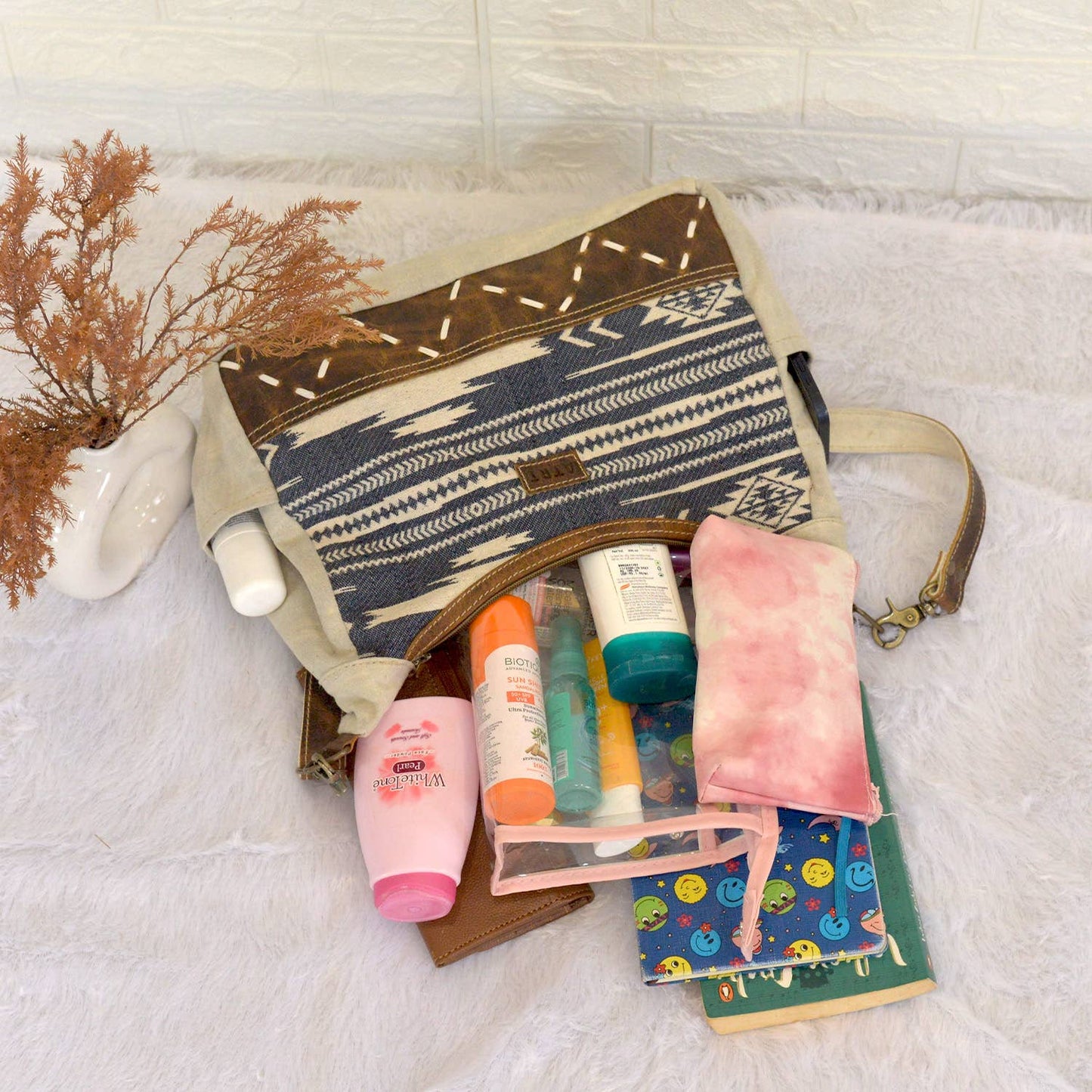 Canvas & Leather Stylevia Shoulder Bag