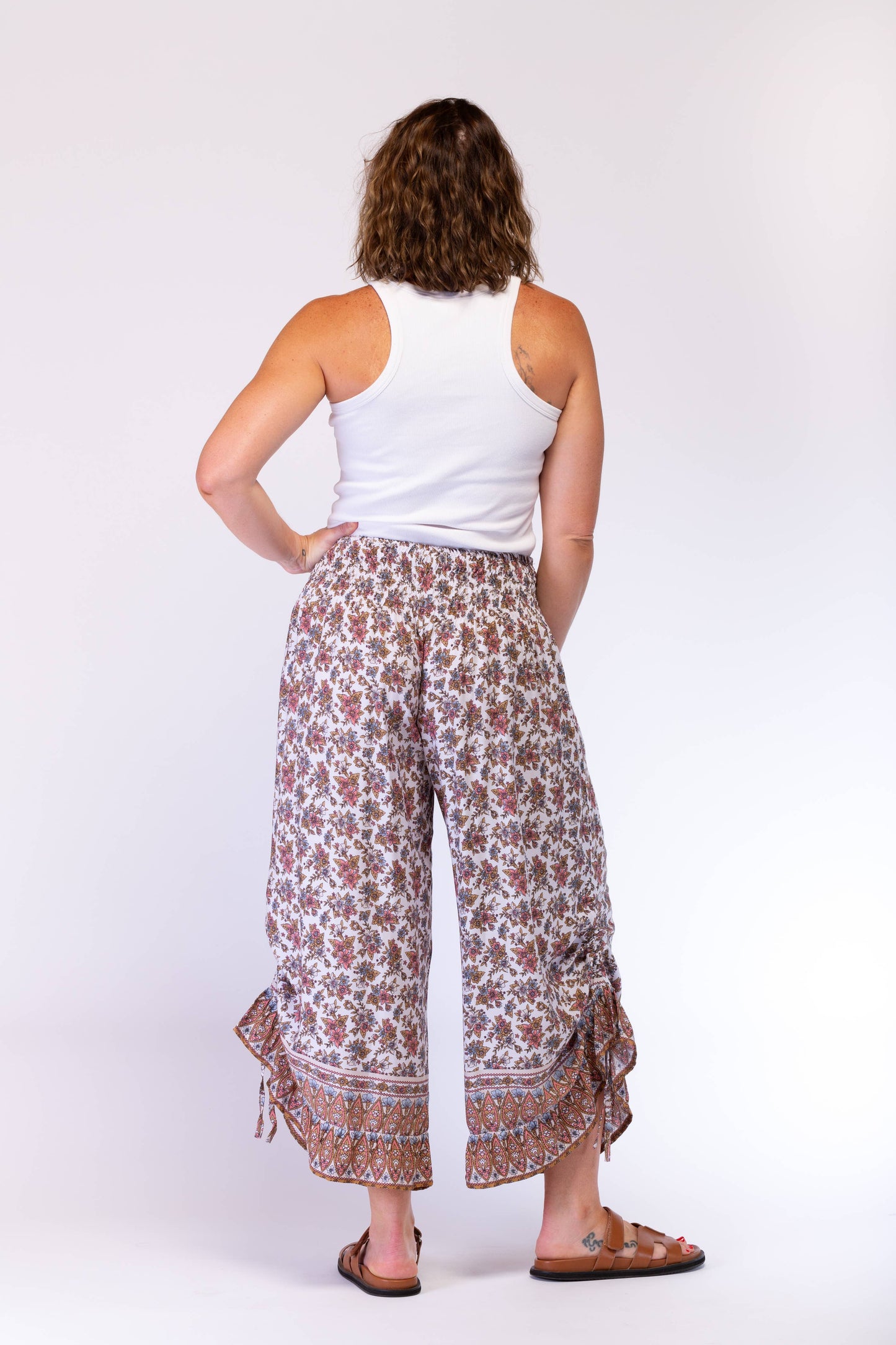 FRILLY 3/4 RAYON PANTS
