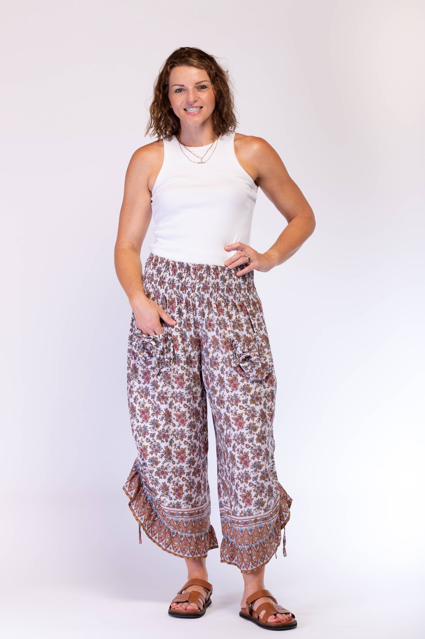 FRILLY 3/4 RAYON PANTS