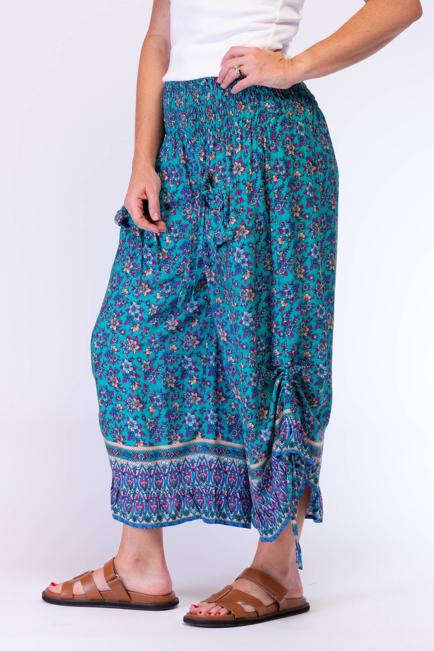 FRILLY 3/4 RAYON PANTS
