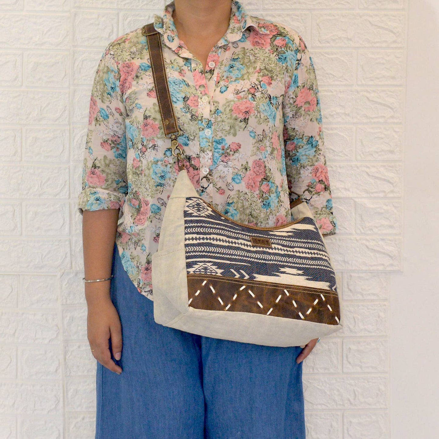 Canvas & Leather Stylevia Shoulder Bag