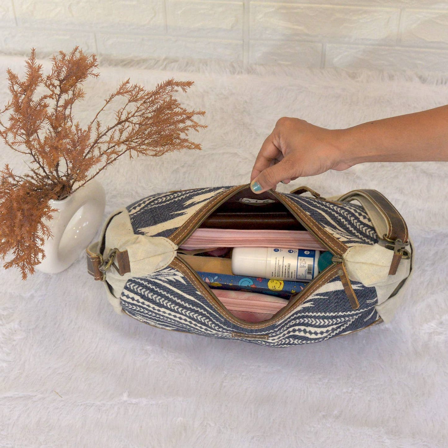 Canvas & Leather Stylevia Shoulder Bag