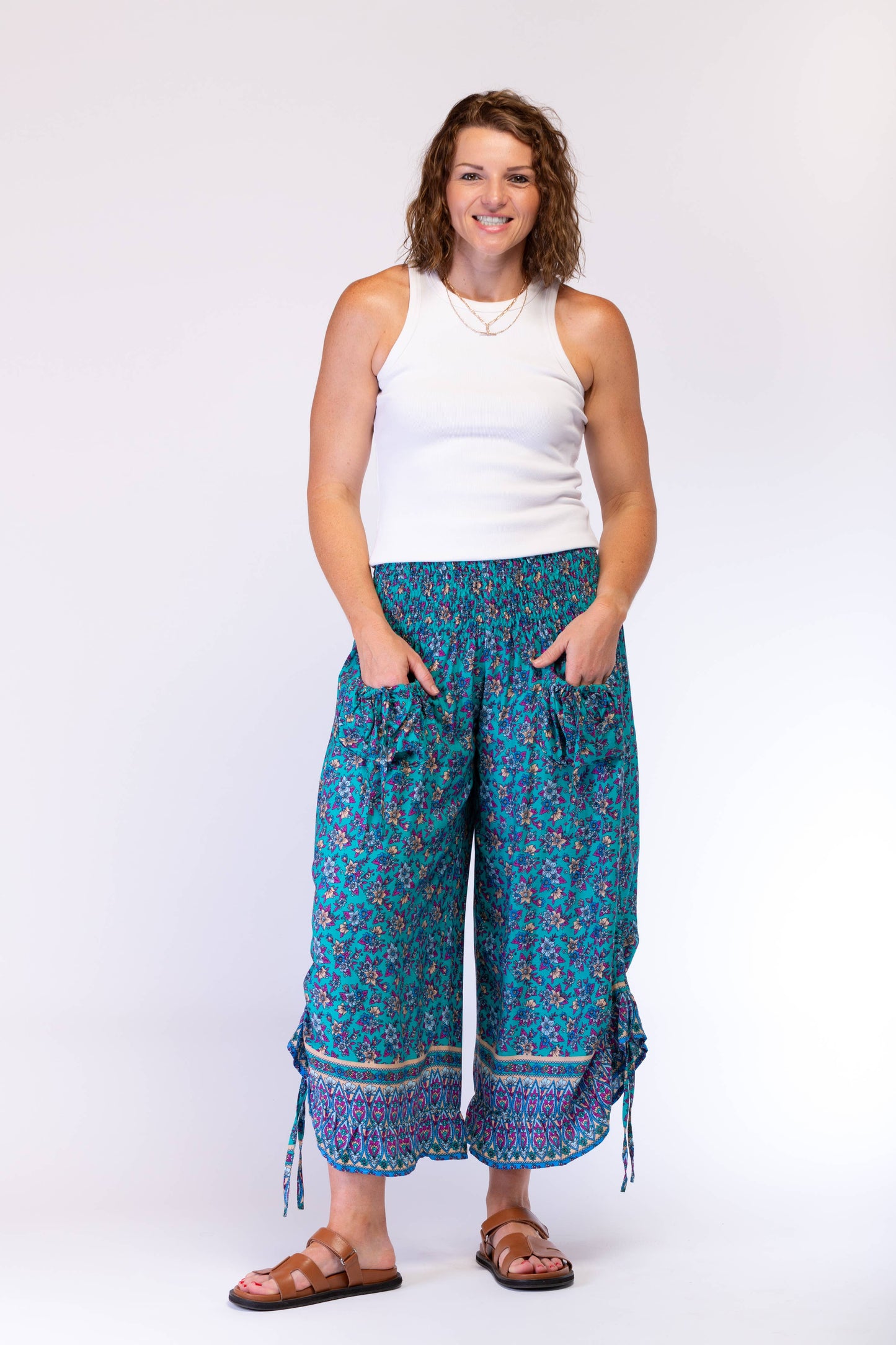 FRILLY 3/4 RAYON PANTS